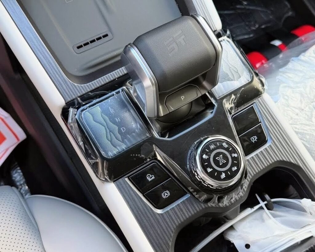 Jetour T1 салон 2026 ручка передач