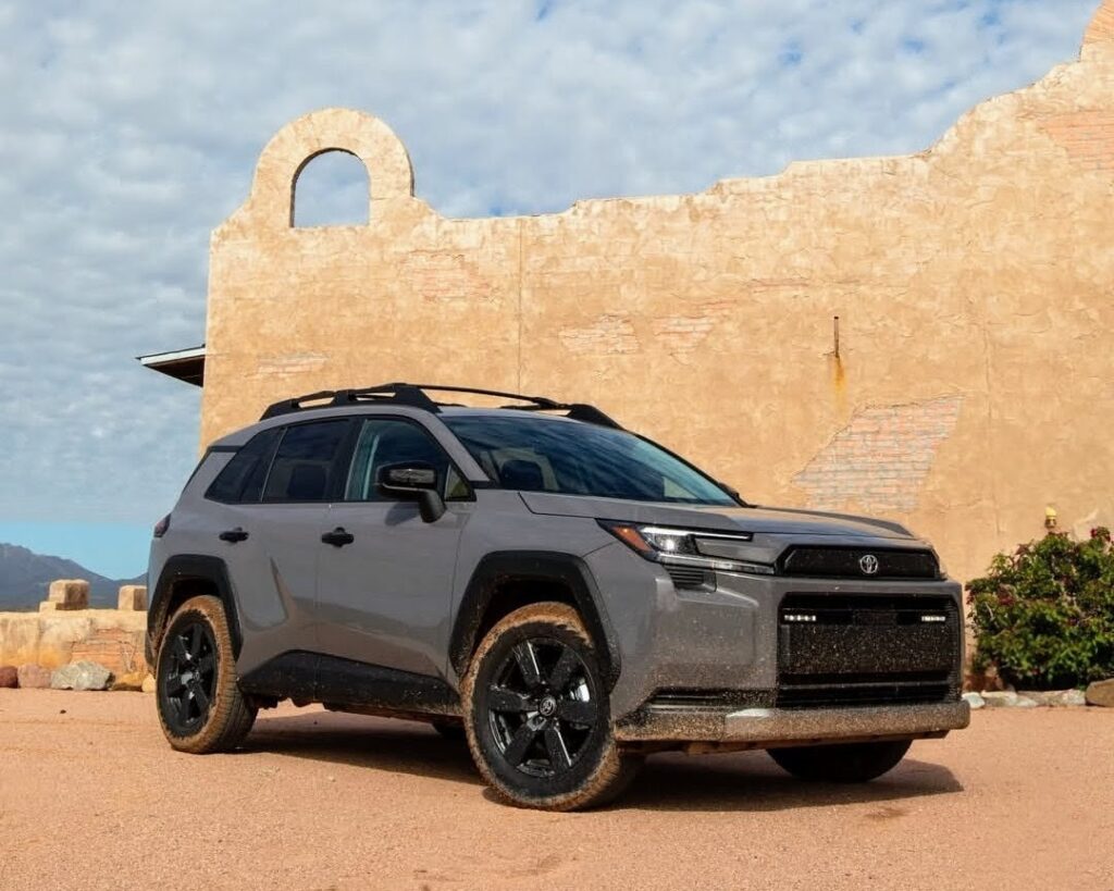 Toyota RAV4 2026 новинка