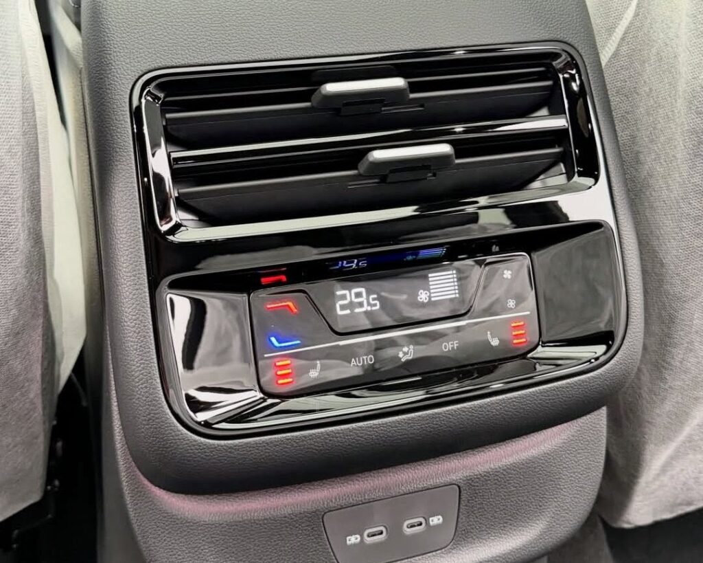 Volkswagen Teramont Pro фото подлокотника сзади 2026