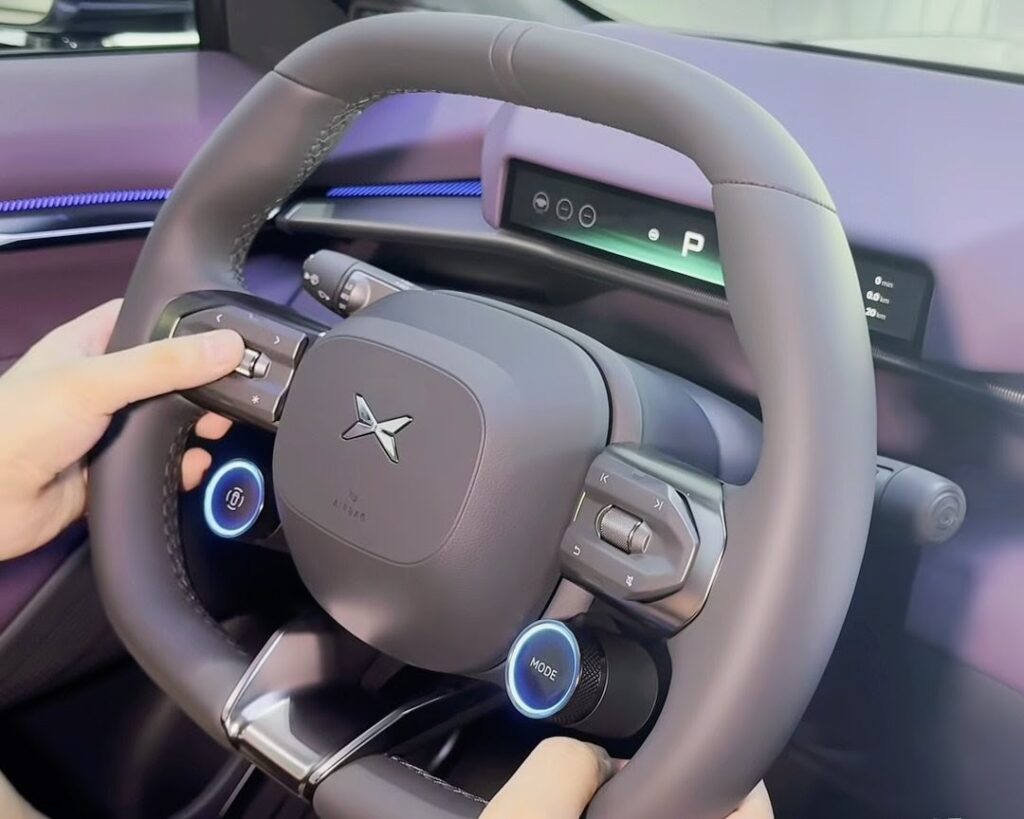 Xpeng P7 руль фото в салоне